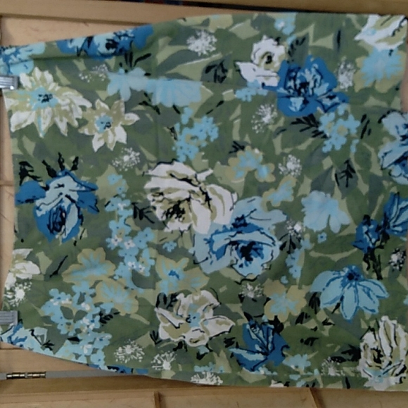 Nine & Company floral skirt size 4 - Picture 4 of 7